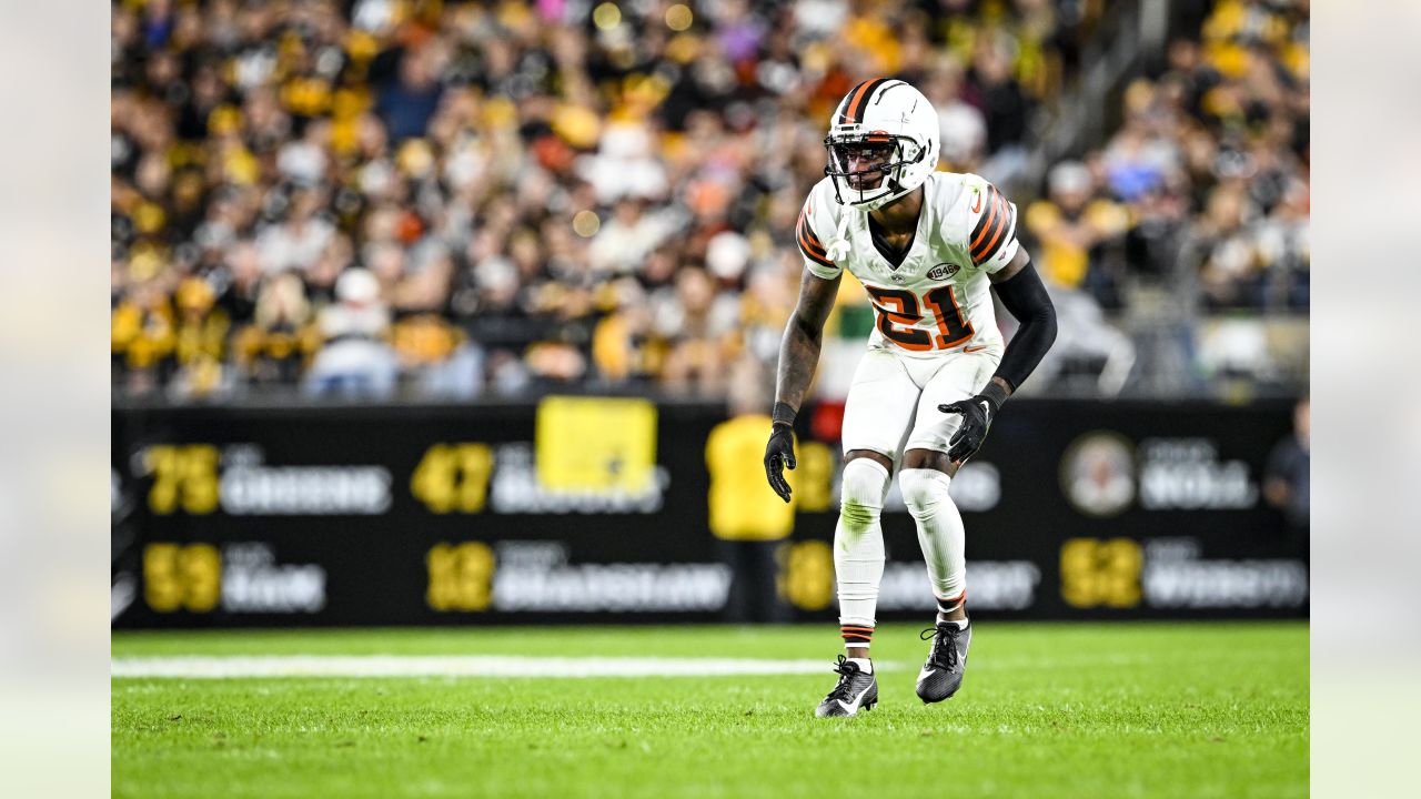 Cleveland Browns cornerback Denzel Ward (21) watches a replay