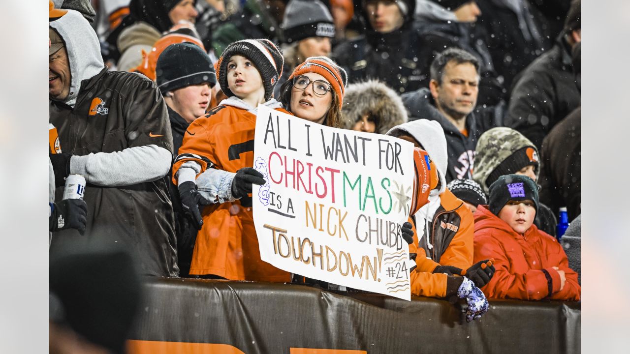 Browns fans 95% confident in the direction of the team, and chalk up  Watson's struggles to the rain - Dawgs By Nature