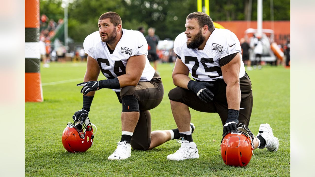 Joel Bitonio, the 'personification' of the Browns' mantra, signs 3-year  extension