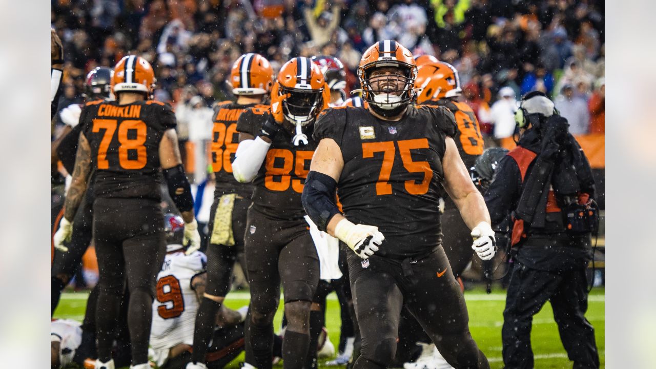 CINCINNATI, OH - DECEMBER 11: Cleveland Browns guard Wyatt Teller (77) in a  game between the Cleveland Browns and the Cincinnati Bengals on December  11, 2022, at Paycor Stadium in Cincinnati, OH. (