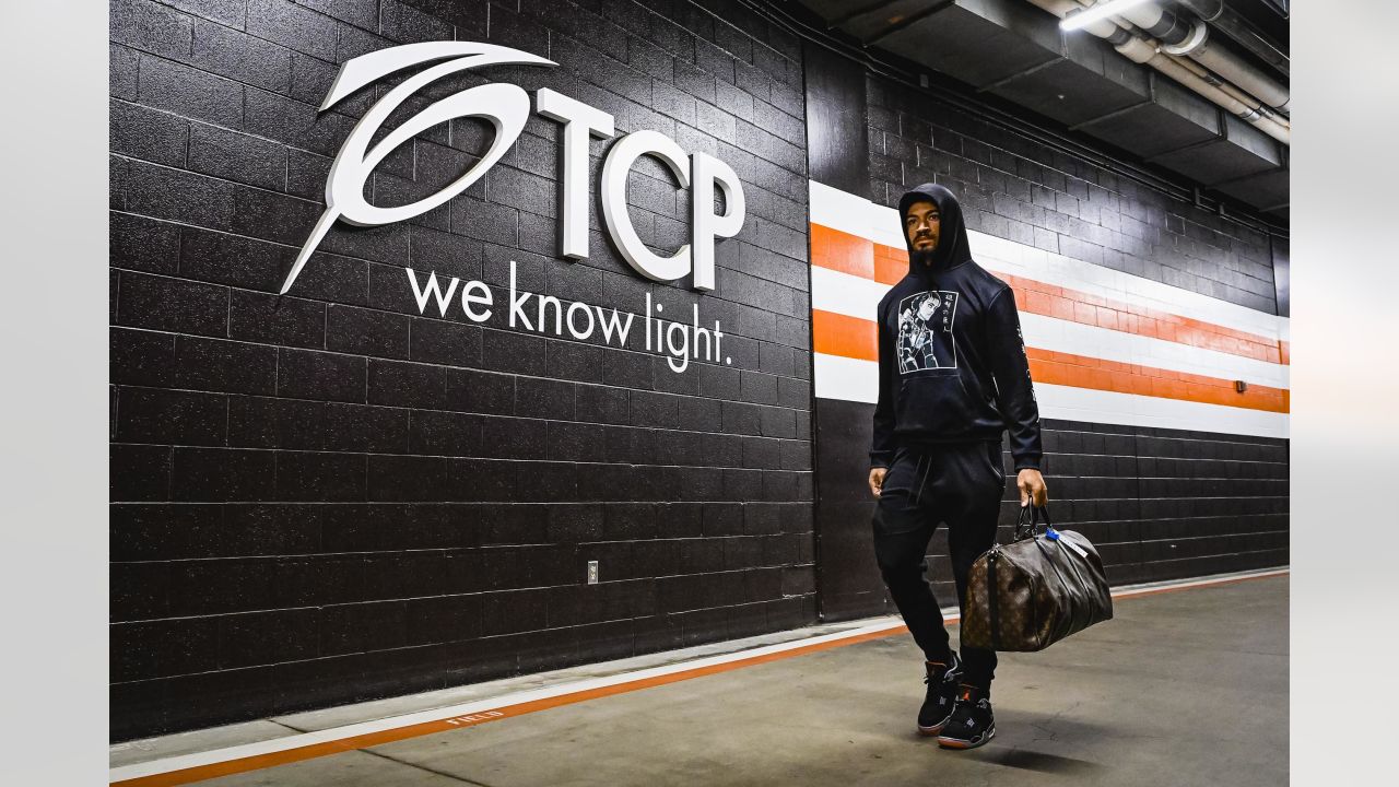 Unleash the Dawgs': Browns unveil new pregame entrance