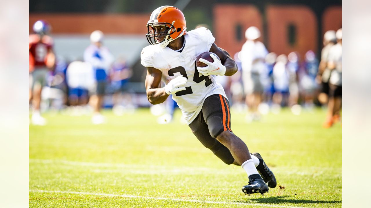 Giants get 'gameday vibes' from practice with Browns