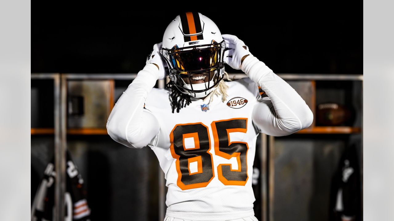 Browns debut throwback uniforms against Chicago Bears