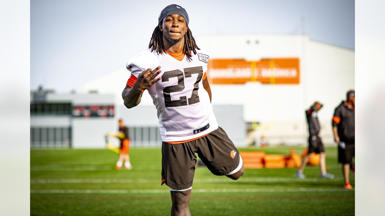 Browns welcome back RB Kareem Hunt