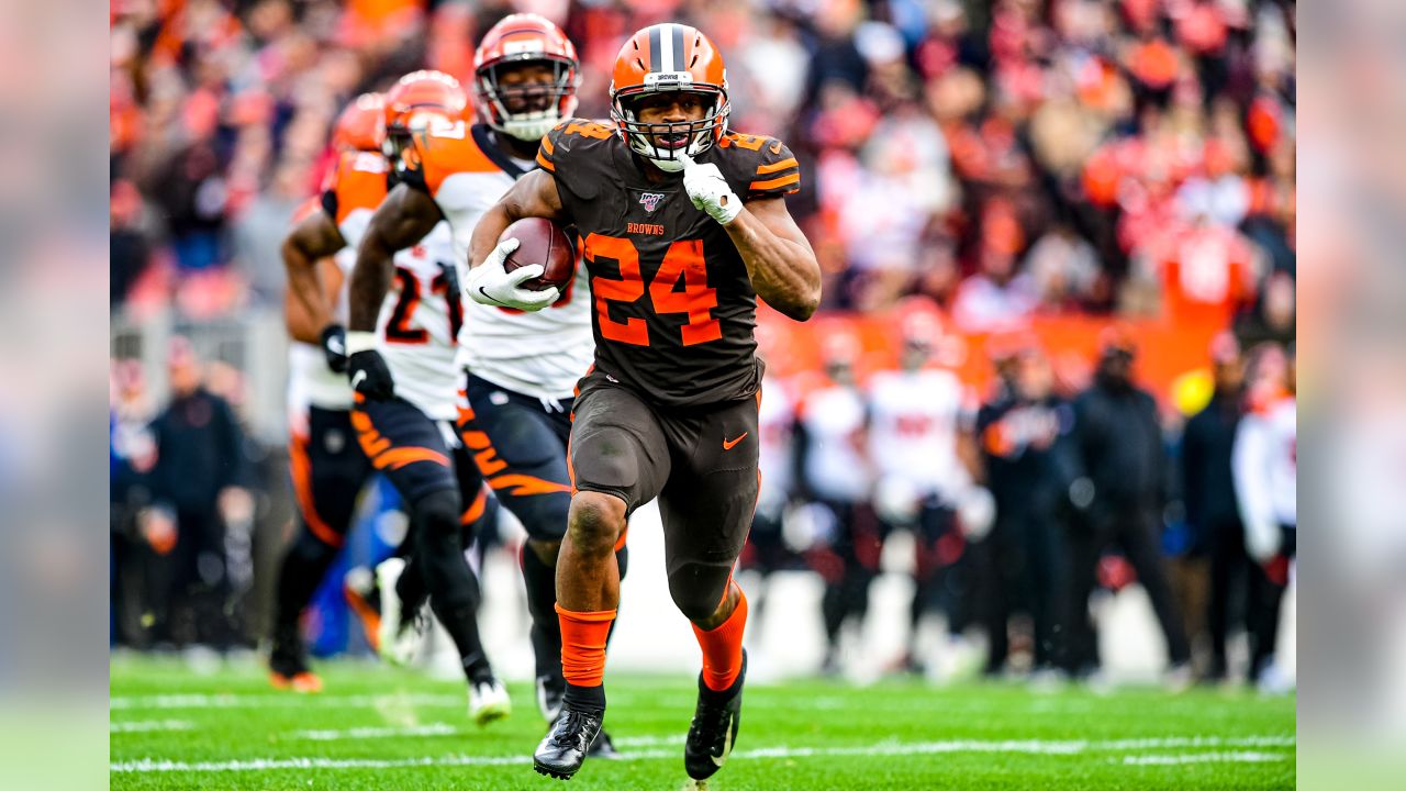 Nick Chubb scores twice as Cleveland Browns batter Cincinnati