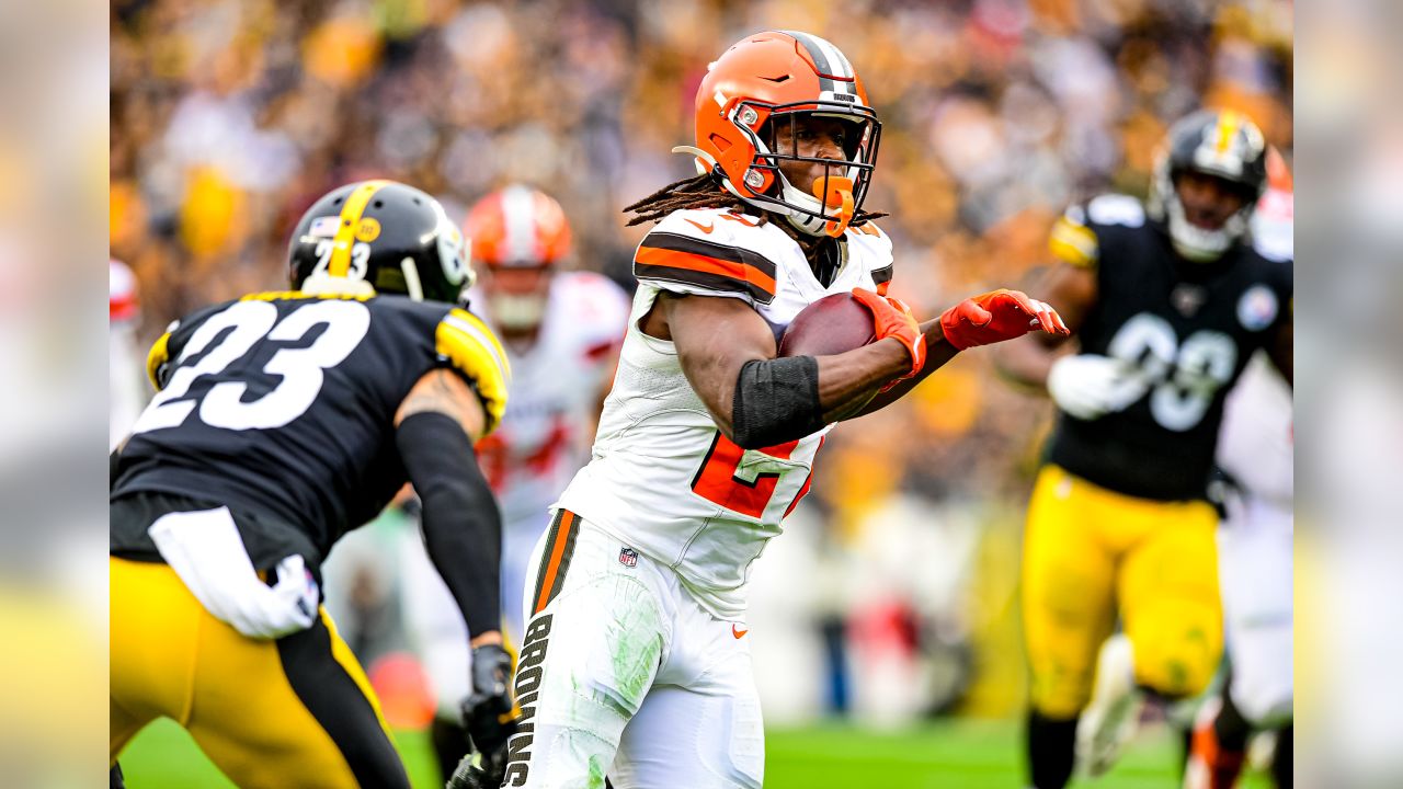 Browns end Steelers' four-game winning streak on surreal night in Cleveland