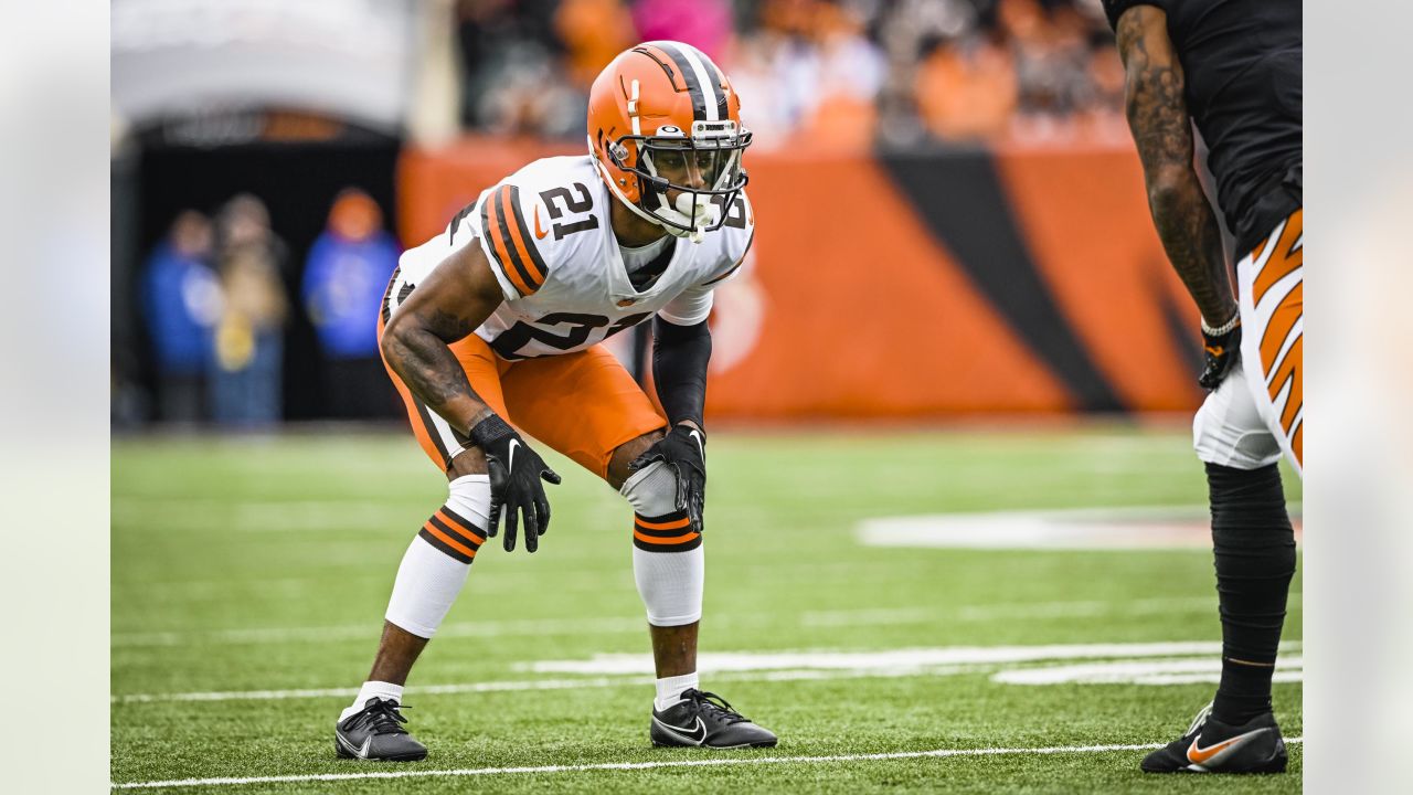 Cleveland Browns quarterback Deshaun Watson (4) runs for a touchdown in the  second quarter against the Cincinnati Bengals, Sunday, Sept. 10, 2023, in  Cleveland. The Browns won 24-3. (AP Photo/David Richard Stock Photo - Alamy