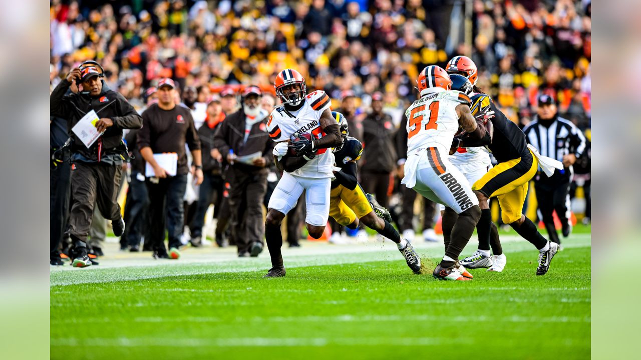 Browns end Steelers' four-game winning streak on surreal night in