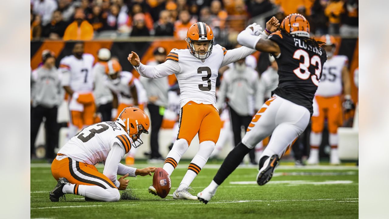 CINCINNATI, OH - DECEMBER 11: The Cincinnati Bengals and Cleveland Browns  line up for a play during the game against the Cleveland Browns and the  Cincinnati Bengals on December 11, 2022, at