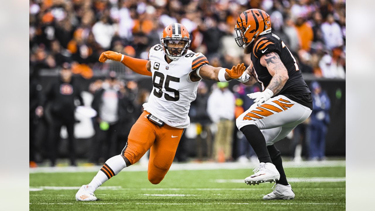 Highlight] Myles Garrett has 9 SACKS in his last 6 games against the  Bengals : r/Browns