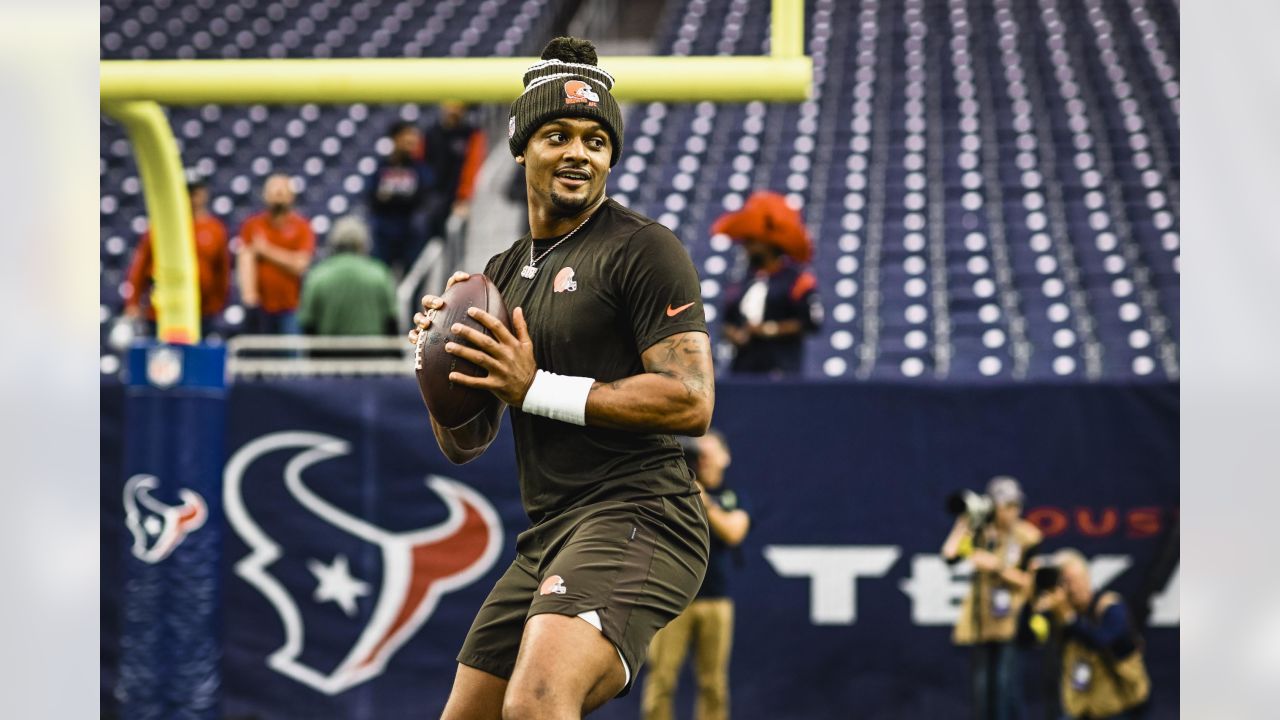 HOUSTON, TX - DECEMBER 04: Cleveland Browns quarterback Deshaun Watson (4)  warms up during the NFL game between the Cleveland Browns and Houston Texans  on December 4, 2022 at NRG Stadium in