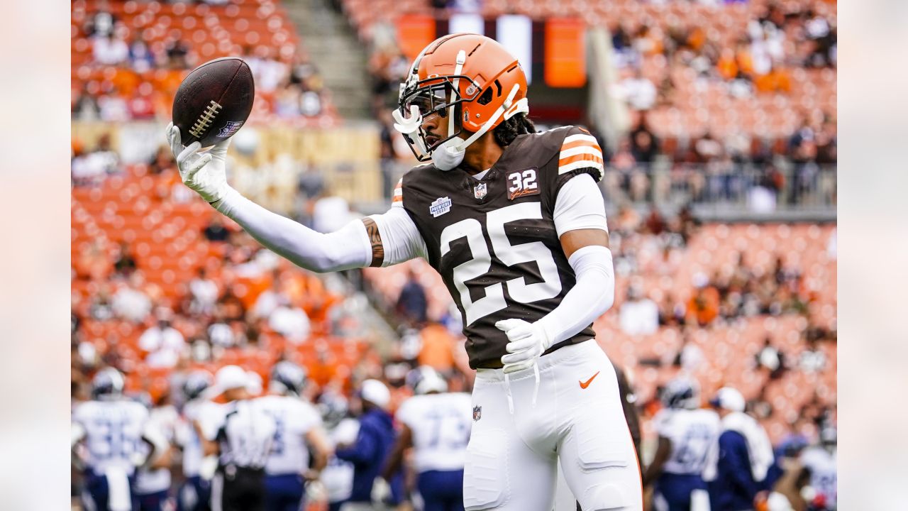 Browns' defense devours Titans in 27-3 drubbing