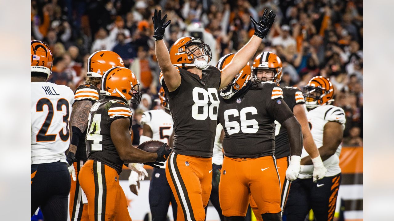 Cleveland Browns center Ethan Pocic (55) snaps the ball during an