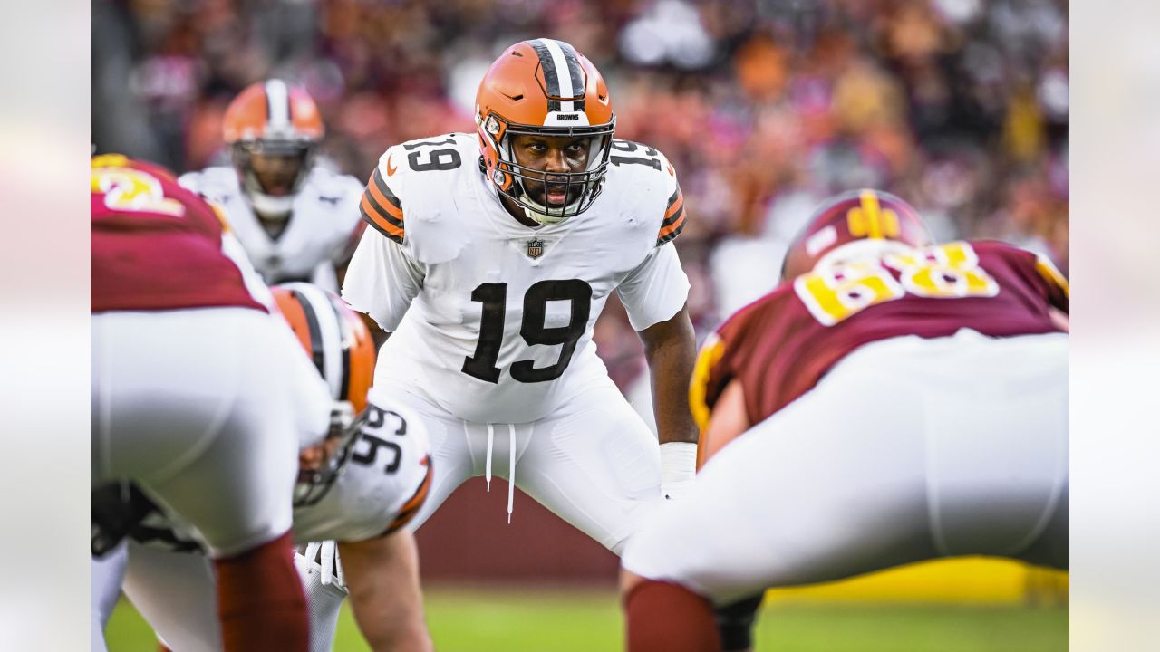 LANDOVER, MD - JANUARY 01: Washington Commanders linebacker David