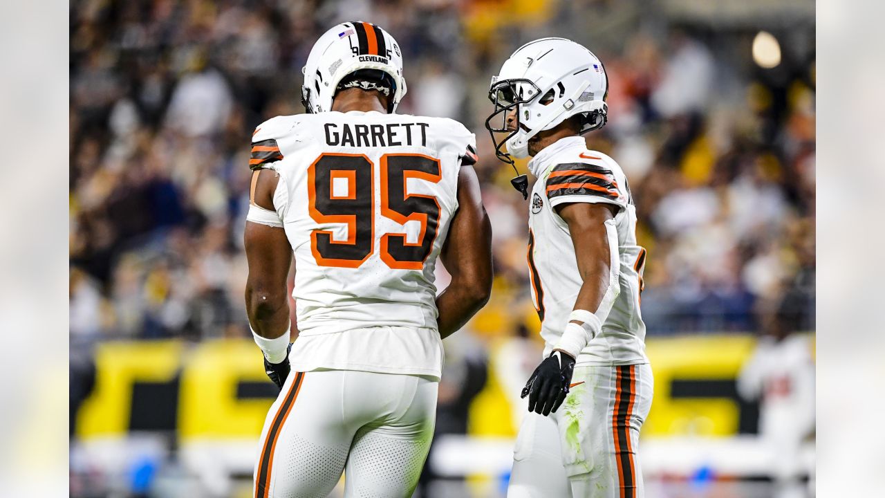 Cleveland Browns tight end Malik Smith participates in a drill during an NFL  football practice, Friday, May 13, 2022, in Berea, Ohio. (AP Photo/David  Dermer Stock Photo - Alamy