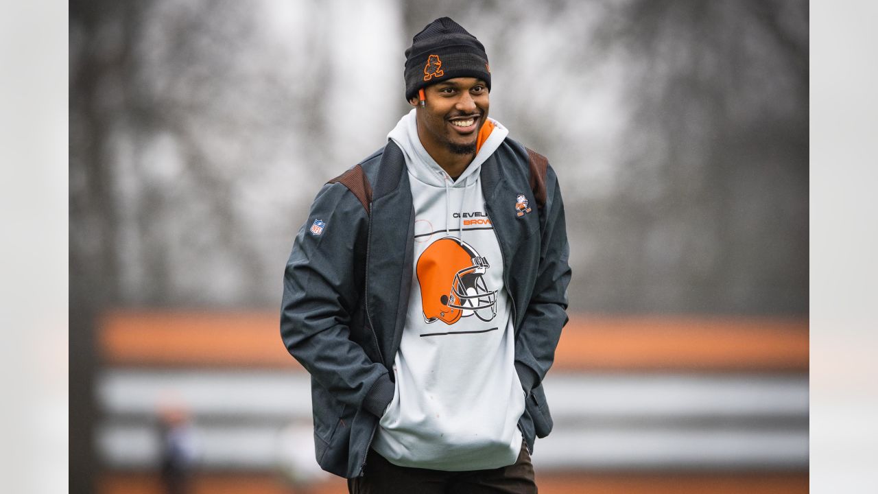 Browns WR Amari Cooper leaves practice with groin injury, questionable for  Steelers on Monday night – KXAN Austin