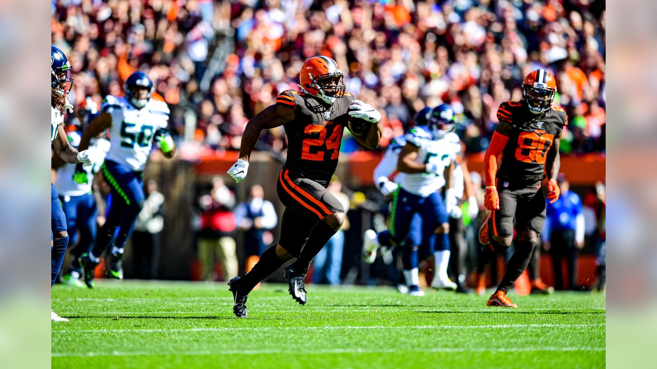 Cleveland Browns quarterback Baker Mayfield (6) looks to pass during an NFL  football game against the Seattle Seahawks, Sunday, Oct. 13, 2019, in  Cleveland. The Seahawks won 32-28. (AP Photo/David Richard Stock Photo -  Alamy