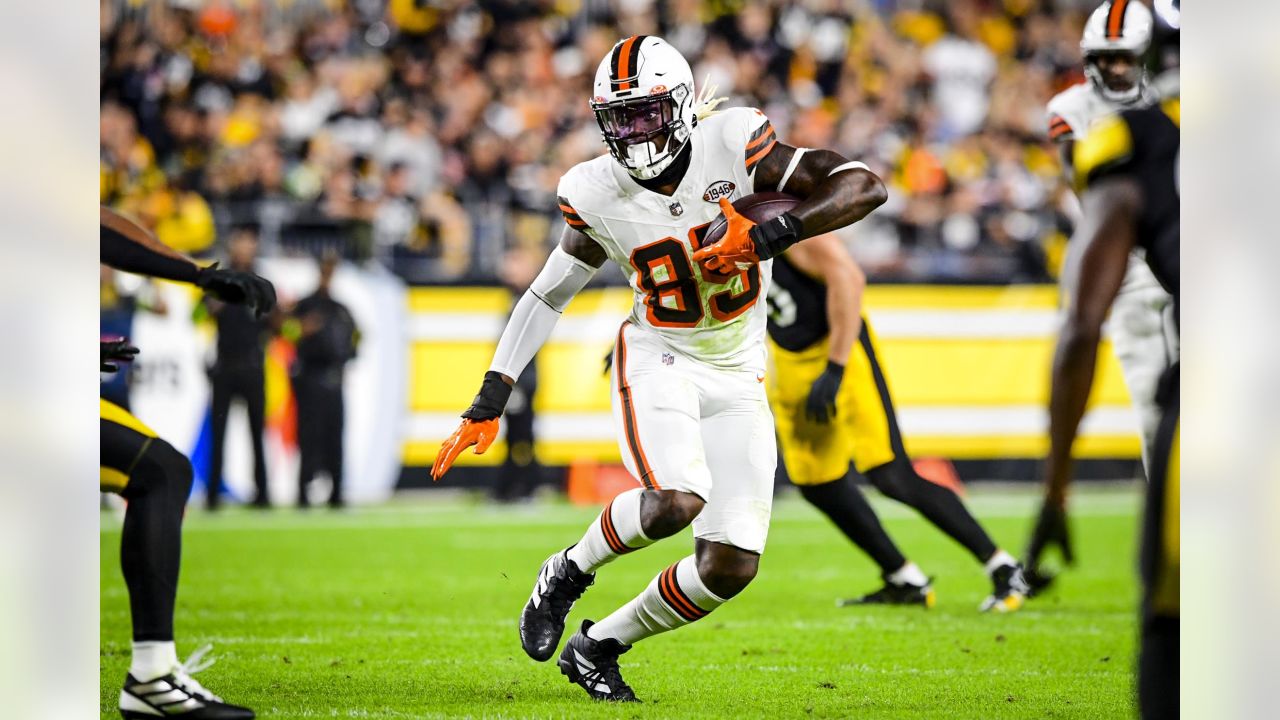 Cleveland Browns offensive tackle Jedrick Wills Jr. (71) lies injured on  the field during the second half of an NFL football gameagainst the  Pittsburgh Steelers in Pittsburgh, Sunday, Jan. 8, 2023. The