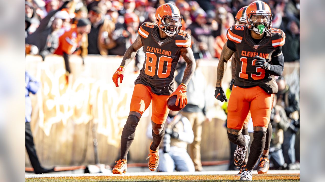 Browns WR Jarvis Landry playing with broken rib