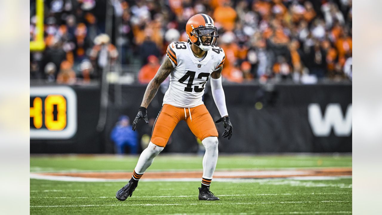 Cleveland Browns quarterback Deshaun Watson (4) runs for a touchdown in the  second quarter against the Cincinnati Bengals, Sunday, Sept. 10, 2023, in  Cleveland. The Browns won 24-3. (AP Photo/David Richard Stock Photo - Alamy