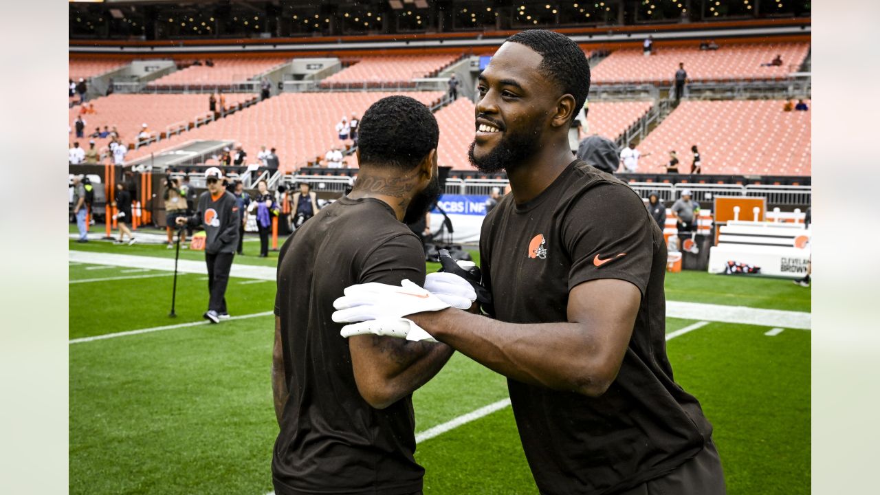 Cleveland Browns' Nick Chubb makes a catch before an NFL football game  against the Cincinnati Bengals, Sunday, Dec. 11, 2022, in Cincinnati. (AP  Photo/Aaron Doster Stock Photo - Alamy