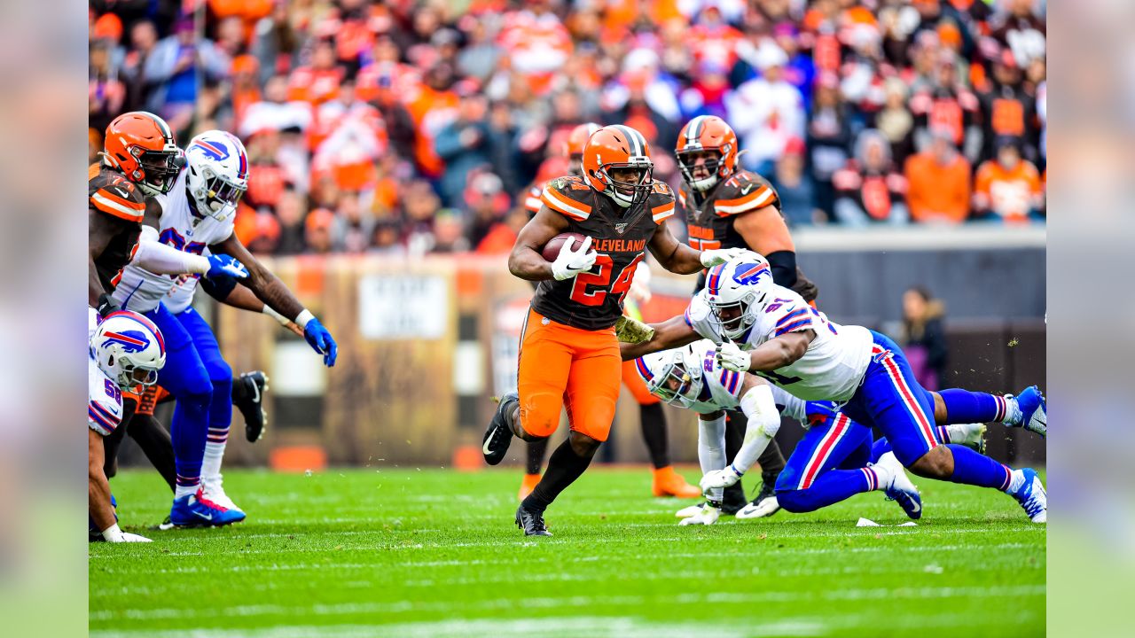 FILE - Cleveland Browns running back Nick Chubb (24) rushes during the  first half of an NFL football game against the Buffalo Bills, Sunday, Nov.  20, 2022, in Detroit. Chubb was the