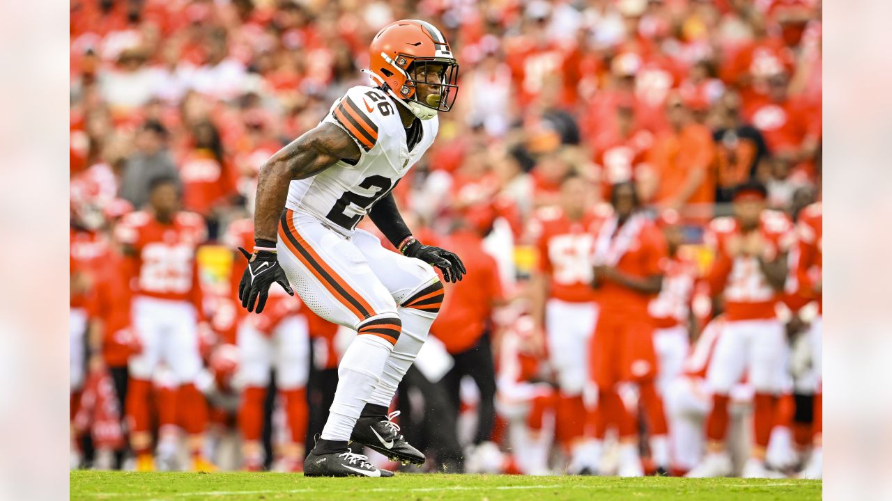 Cleveland Browns safety Rodney McLeod (26) scores a touchdown