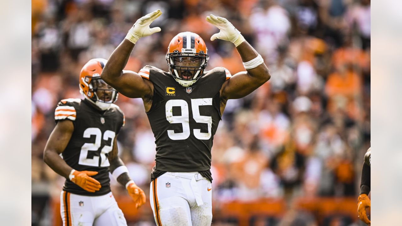 Cleveland Browns Morning News 9/26: Dominant Defense, Upcoming Challenges,  and Avoiding Radar