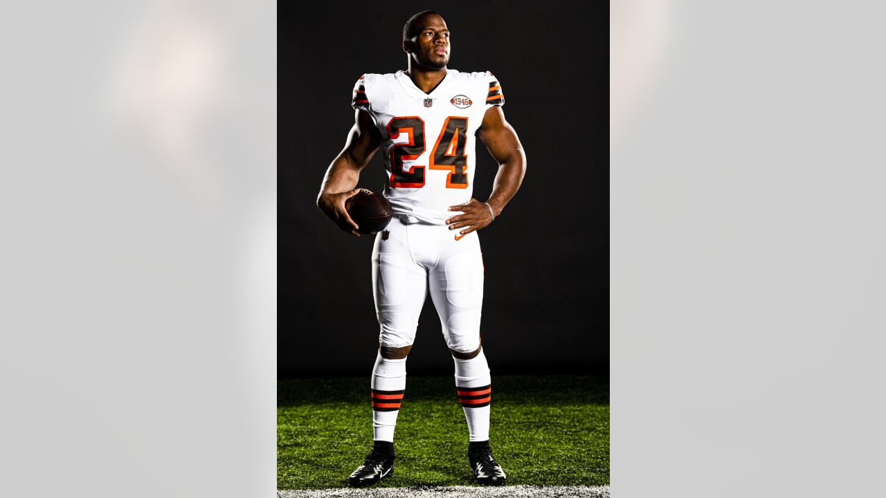 2021 Browns alternate uniform: 1946 shadowbox?