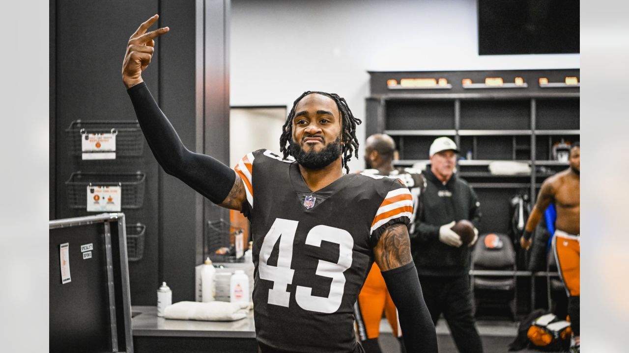 Jacoby Brissett wins Browns Good Guy Award, Joel Bitonio wins Player of the  Year