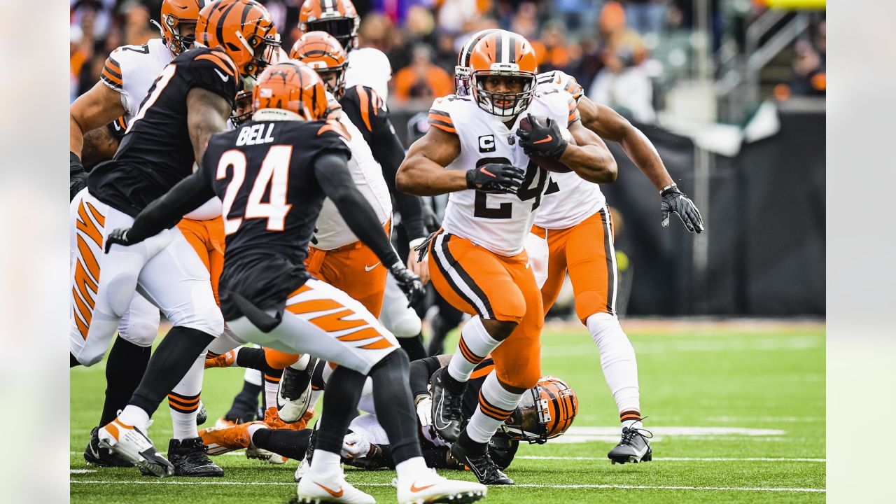 Cleveland Browns quarterback Deshaun Watson (4) runs for a touchdown in the  second quarter against the Cincinnati Bengals, Sunday, Sept. 10, 2023, in  Cleveland. The Browns won 24-3. (AP Photo/David Richard Stock Photo - Alamy