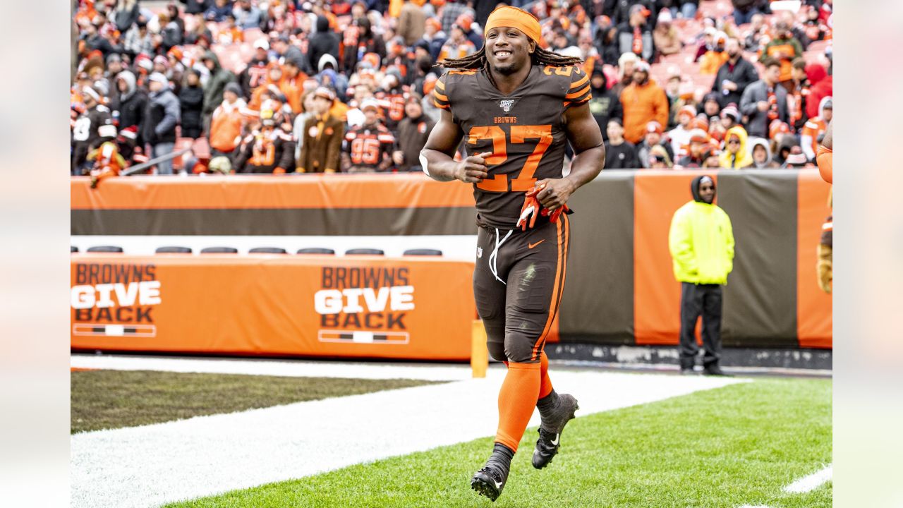 Kareem Hunt officially re-signs with the Cleveland Browns - Fake Teams