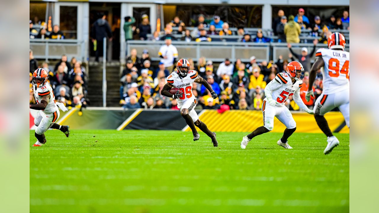 Browns end Steelers' four-game winning streak on surreal night in Cleveland