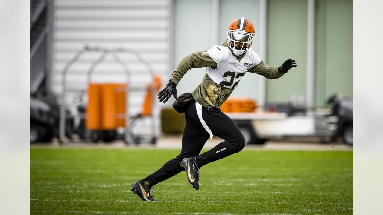 Browns 3rd-round WR David Bell placed on active/PUP list with foot injury,  should practice in a couple of weeks 