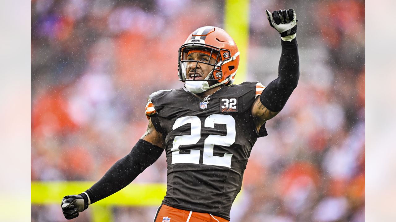 Cleveland Browns quarterback Baker Mayfield celebrates after his team  defeated the Houston Texans in an NFL football game, Sunday, Sept. 19,  2021, in Cleveland. (AP Photo/David Richard Stock Photo - Alamy