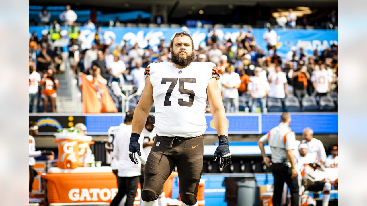 Browns sign Joel Bitonio through 2025 one day after extending Wyatt  Teller's contract – News-Herald