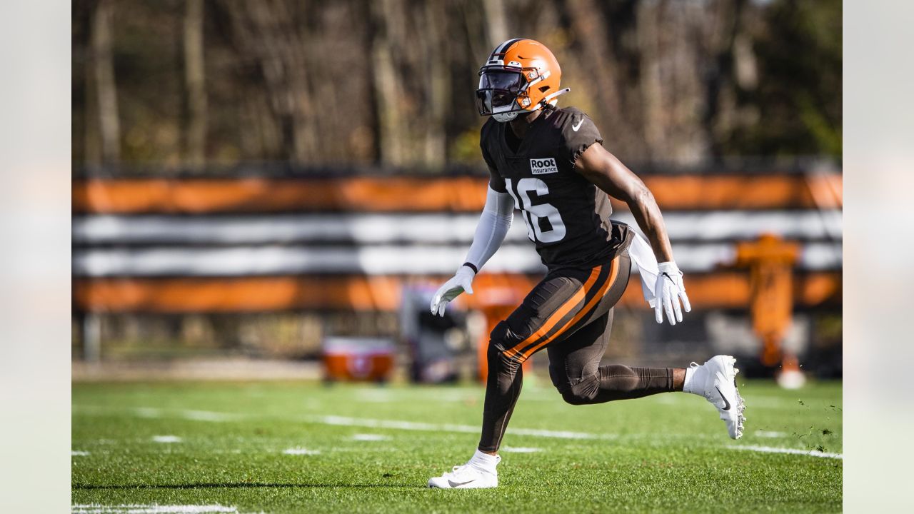 Browns LB Jeremiah Owusu-Koramoah and TE David Njoku ruled out for the  Dolphins game 