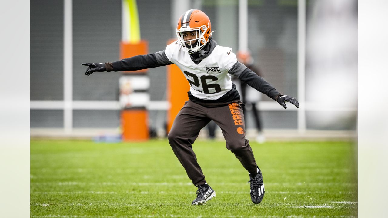 Browns 3rd-round WR David Bell placed on active/PUP list with foot injury,  should practice in a couple of weeks 