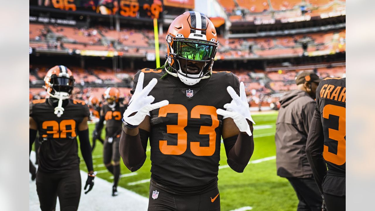 Photos: Week 12 - Buccaneers at Browns Pregame