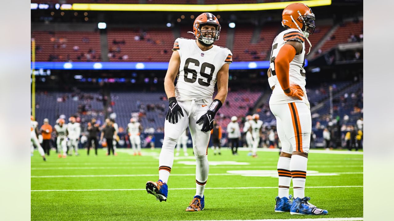 December 4, 2022, Houston, Texas, USA: Cleveland Browns defensive end Chase  Winovich (69) and linebacker Tony Fields II (42) celebrate during the  fourth quarter against the Houston Texans at NRG Stadium. Mandatory