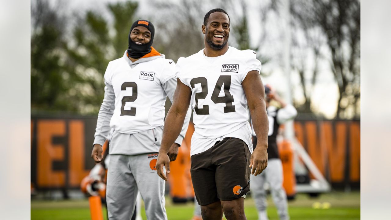 Nike Men's Nick Chubb Cleveland Browns Game Jersey - Macy's