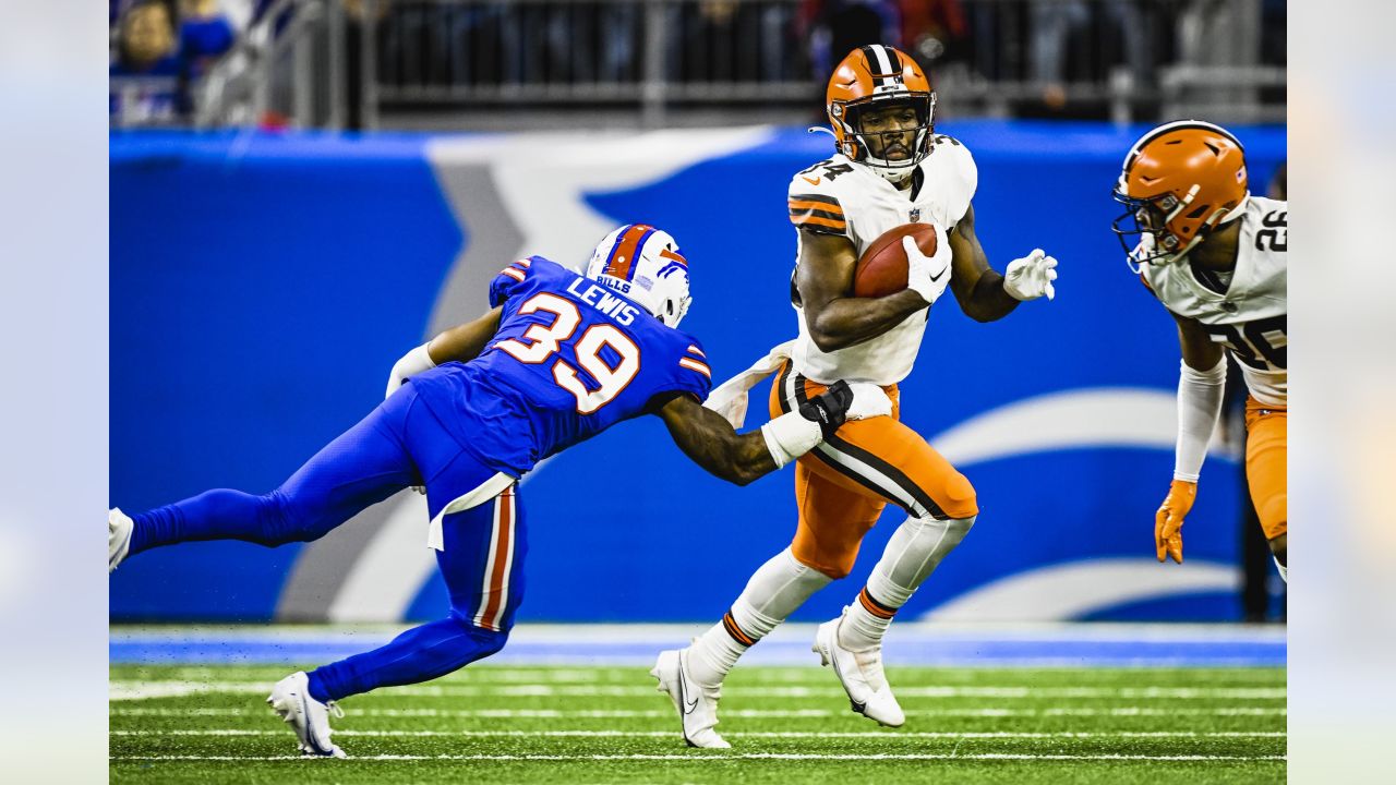 Bulldogs In The NFL - Image 18: Cleveland Browns running back Nick Chubb  (24) rushes during the first half of an NFL football game against the Buffalo  Bills, Sunday, Nov. 10, 2019