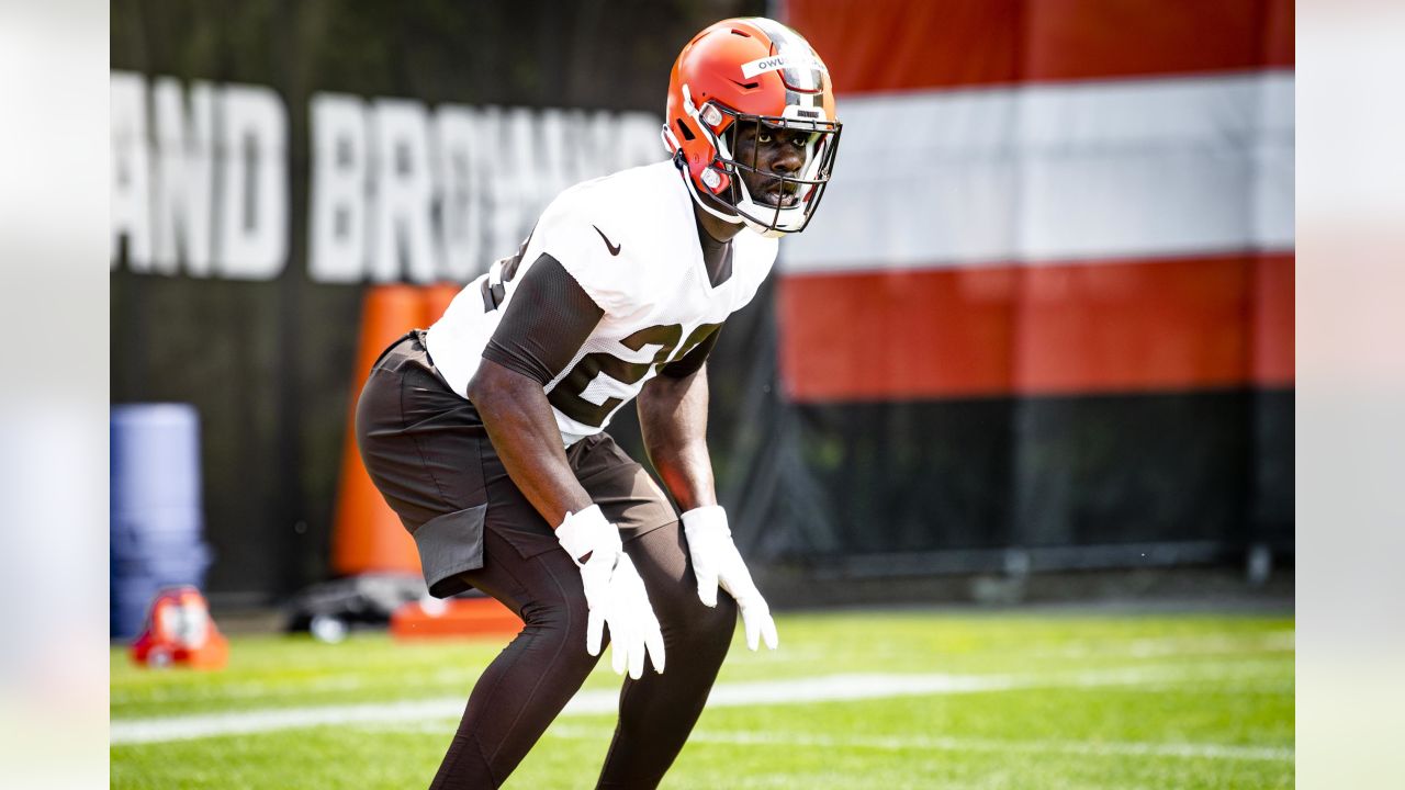 Cleveland Browns linebacker Jeremiah Owusu-Koramoah runs a drill during an  NFL football rookie minicamp at the team's training camp facility, Friday,  May 14, 2021, in Berea, Ohio. (AP Photo/Tony Dejak Stock Photo 