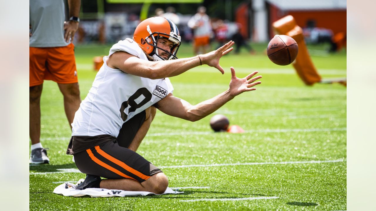 Browns camp notes: Joe Thomas exits practice