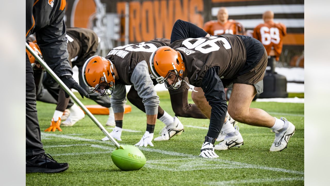 CLEVELAND, OH - DECEMBER 24: Cleveland Browns defensive tackle Taven Bryan  (99) tackles New Orleans