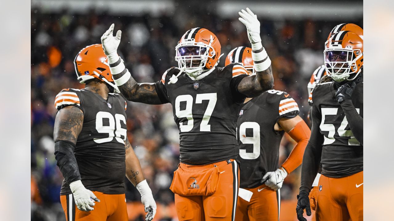 Jadeveon Clowney Cleveland Browns Game-Used #90 Brown Jersey vs. Baltimore  Ravens on December 17 2022