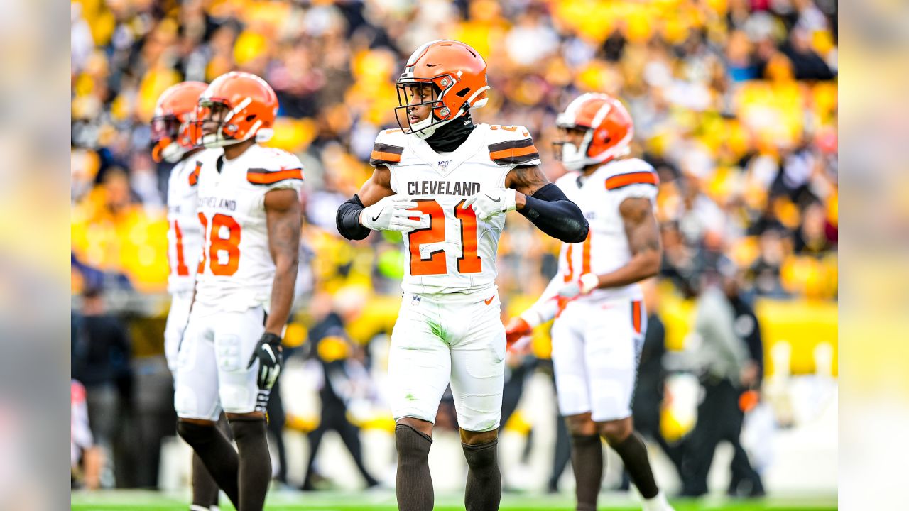 Browns end Steelers' four-game winning streak on surreal night in