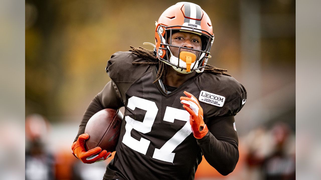 Kareem Hunt is down 10 pounds from his 2022 playing weight, source says,  and is hungry to excel for the Browns again 