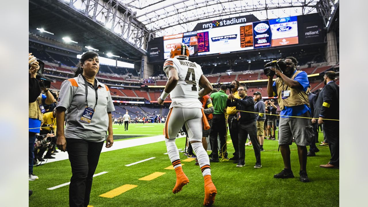 Cleveland Browns DESHAUN WATSON (4) leave the field after the game between  the Cleveland Browns and the Houston Texans in Houston, Texas at NRG  Stadium on December 4, 2022. The Cleveland Browns