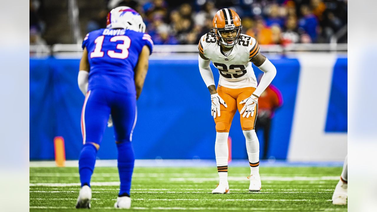 Browns squander too many opportunities, fall to Bills in Detroit